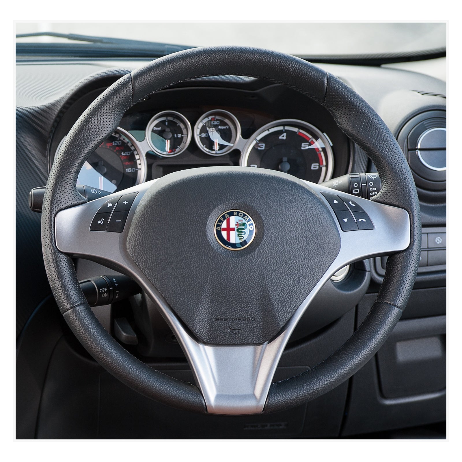 MEWANT Lenkradbezug für Alfa Romeo Giulietta 2010 - 2014 / MiTo 2008 - 2015 - Mewant.de