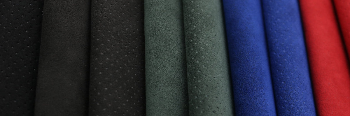 Glatte und perforierte textile Materialmuster in verschiedenen Farben