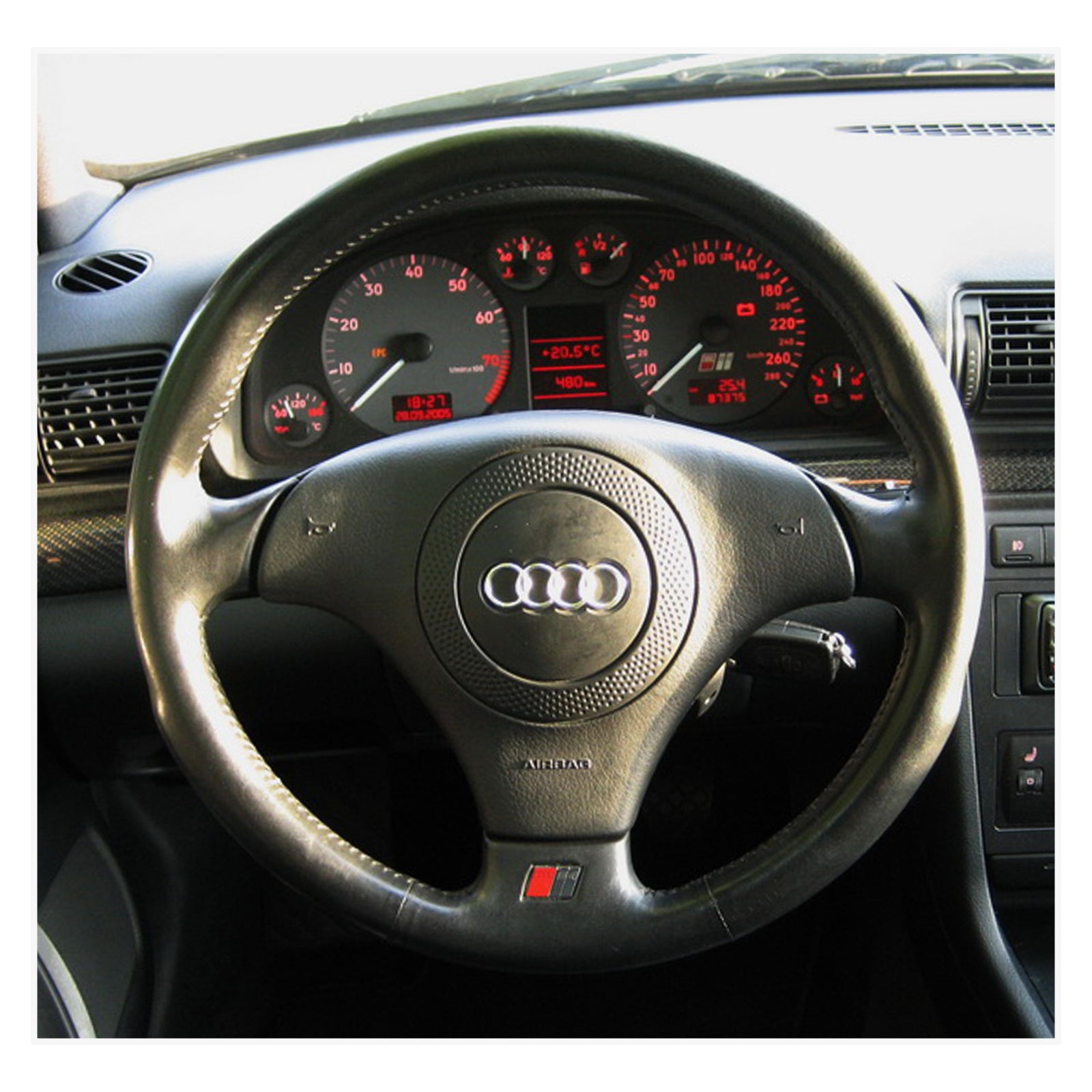 MEWANT Lenkradbezug für Audi A8 (D2) Saloon / TT (8N) Coupe / S4 (B5) Saloon / S6 (C5) Saloon / S6 Avant 1998 - 2002 - Mewant.de